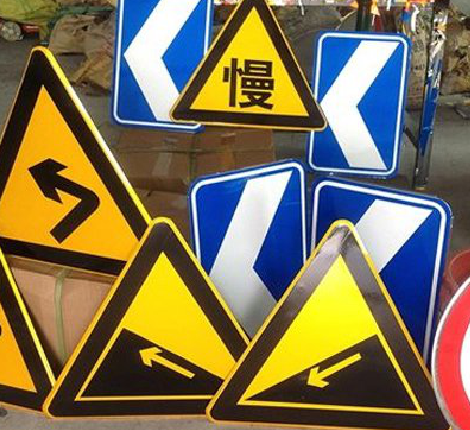 浦北标识标牌中颜色的确定是很重要的。